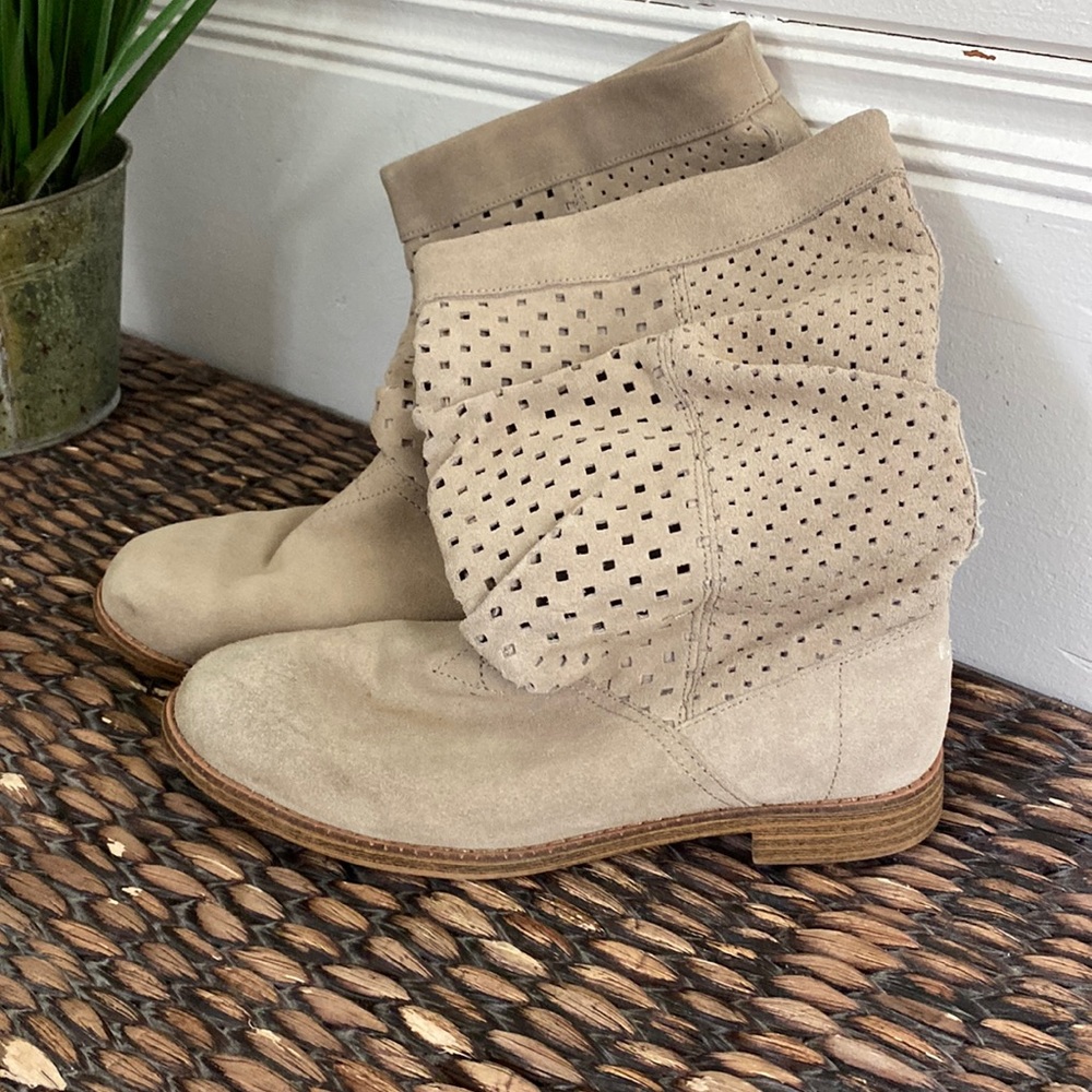 Toms mid calf boots. Size 7